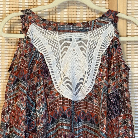 By & By Womens L Tunic‎ Cold Shoulder Laced Back Geometric Boho Whimsical Fairy - Picture 4 of 9